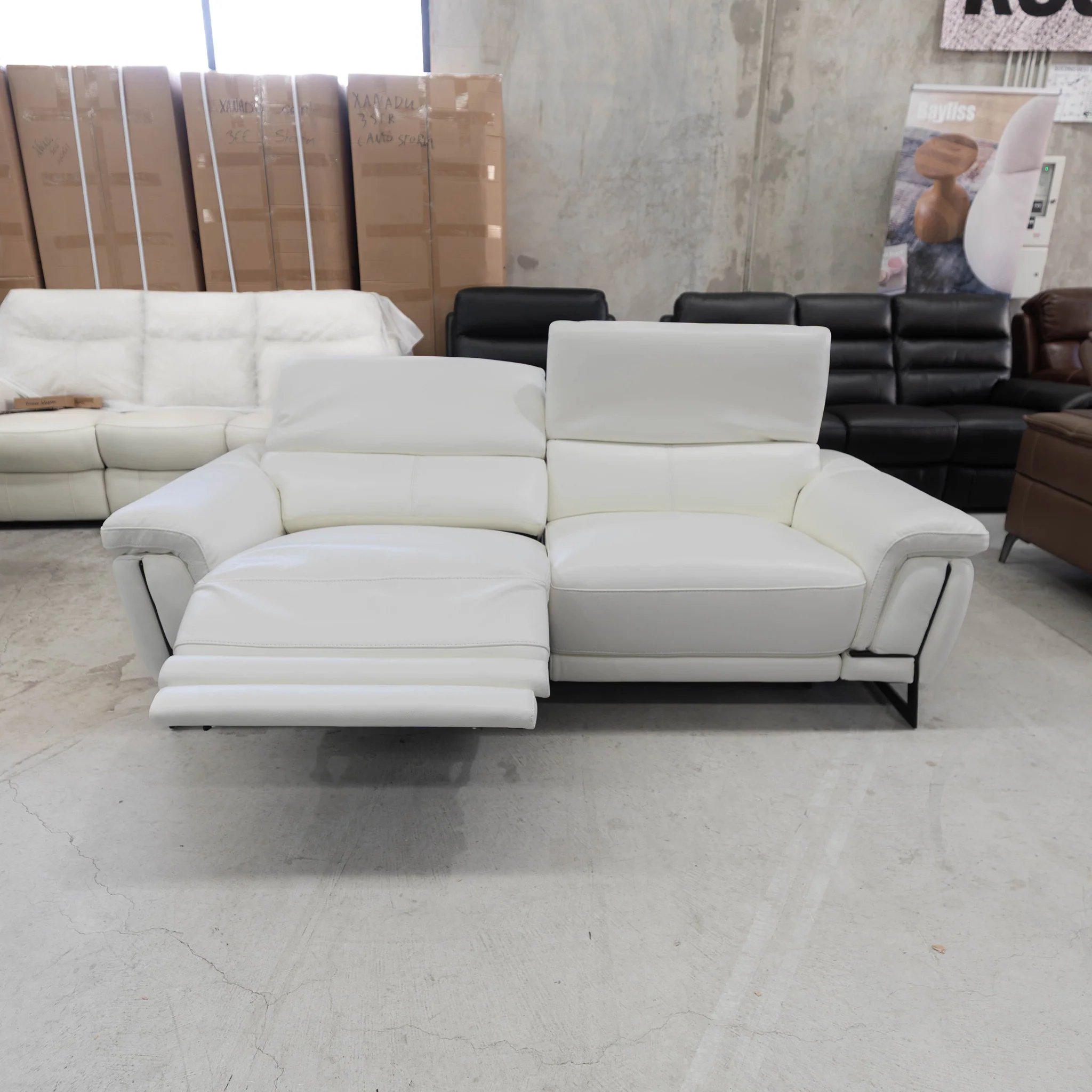 CC-B0378 2.5 seat leather electric recliner - White - Floor Stock - Image 3