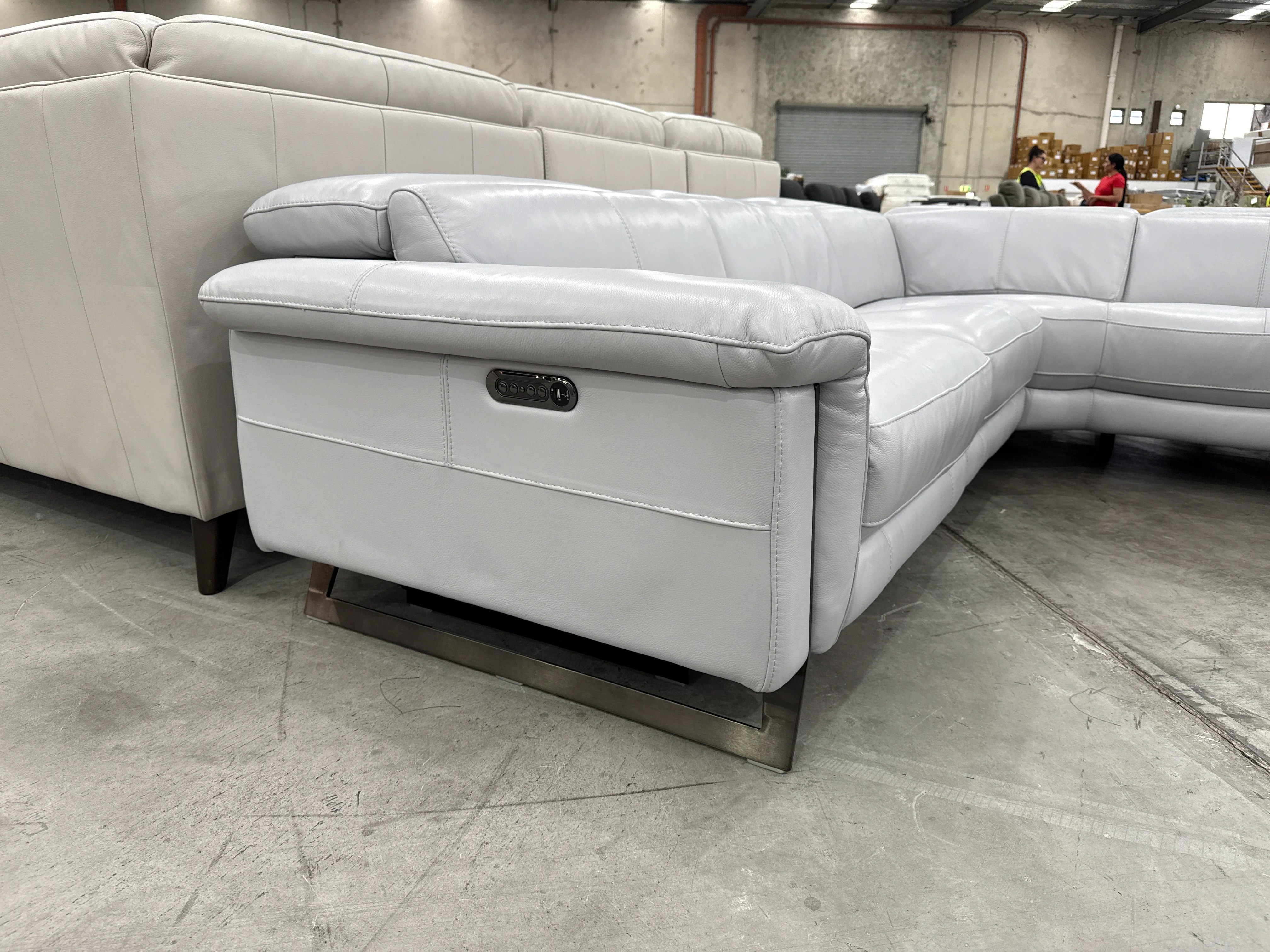 RS-B0369-PR RHF Chaise Suite with Electric Recliner - Light Grey - Floor Stock - Image 2